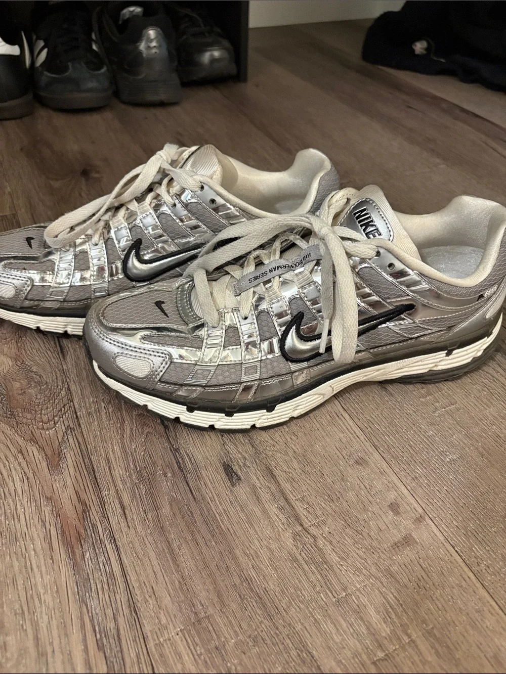 Nike P-6000 Men’s Silver Metallic and Black Sneakers